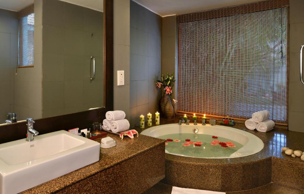 Golkonda & Hotel Hyderabad